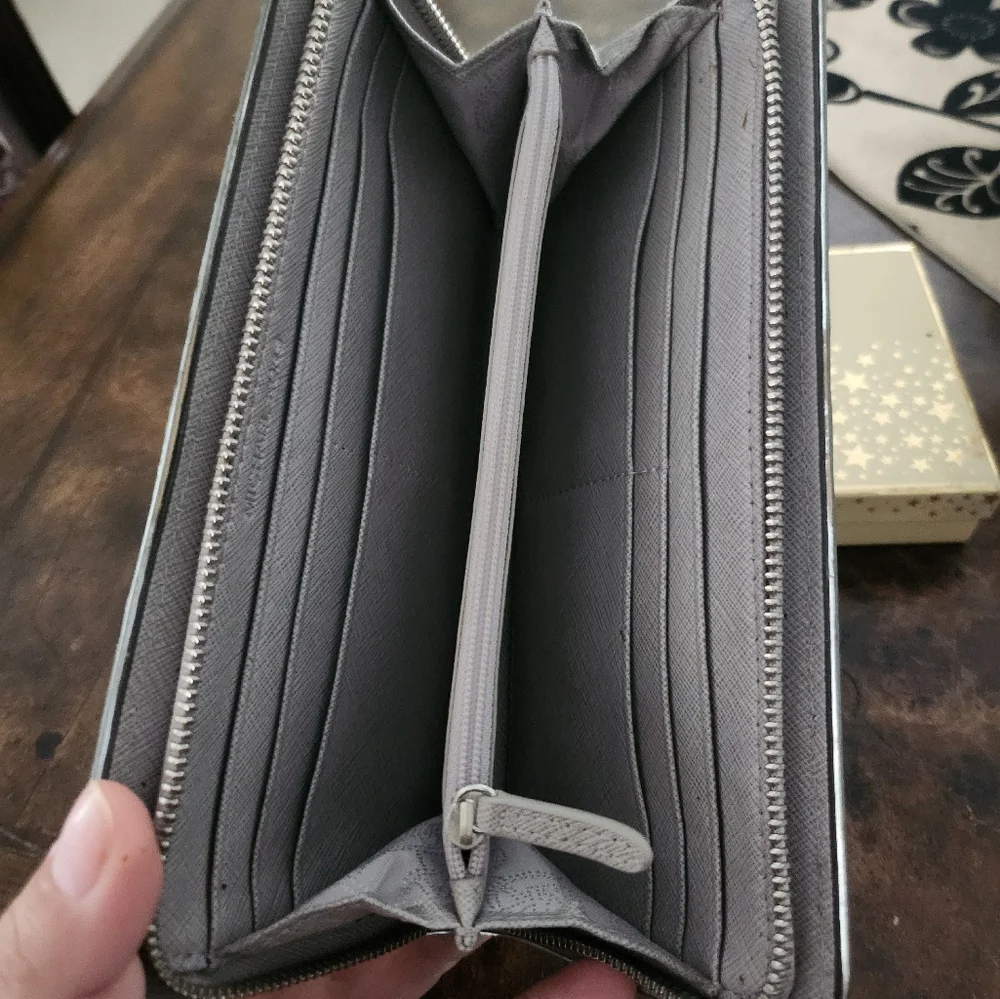 Michael Kors jet set zip around wallet - Picture 4 of 6